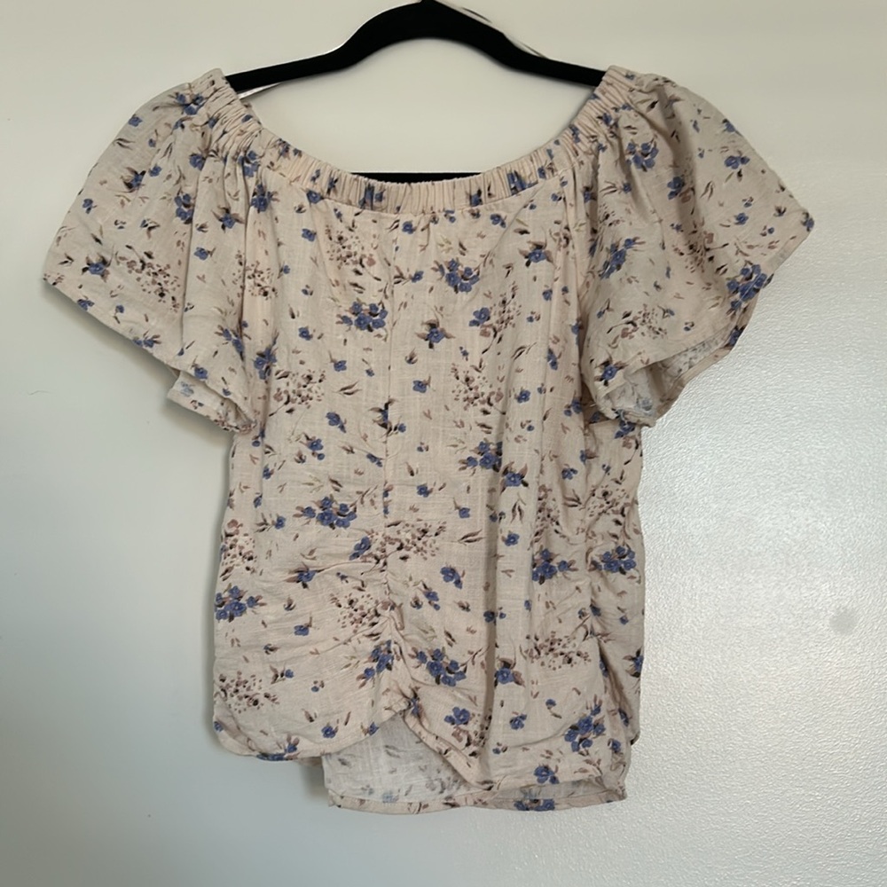 Astr Flutter Sleeve Faux Wrap Top, Medium Nwot - image 8